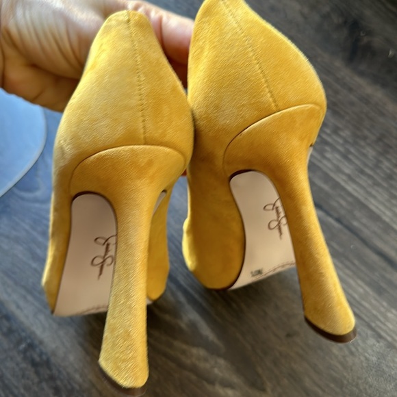 SIZE 7.5 JESSICA SIMPSON HEELS YELLOW - Picture 6 of 7